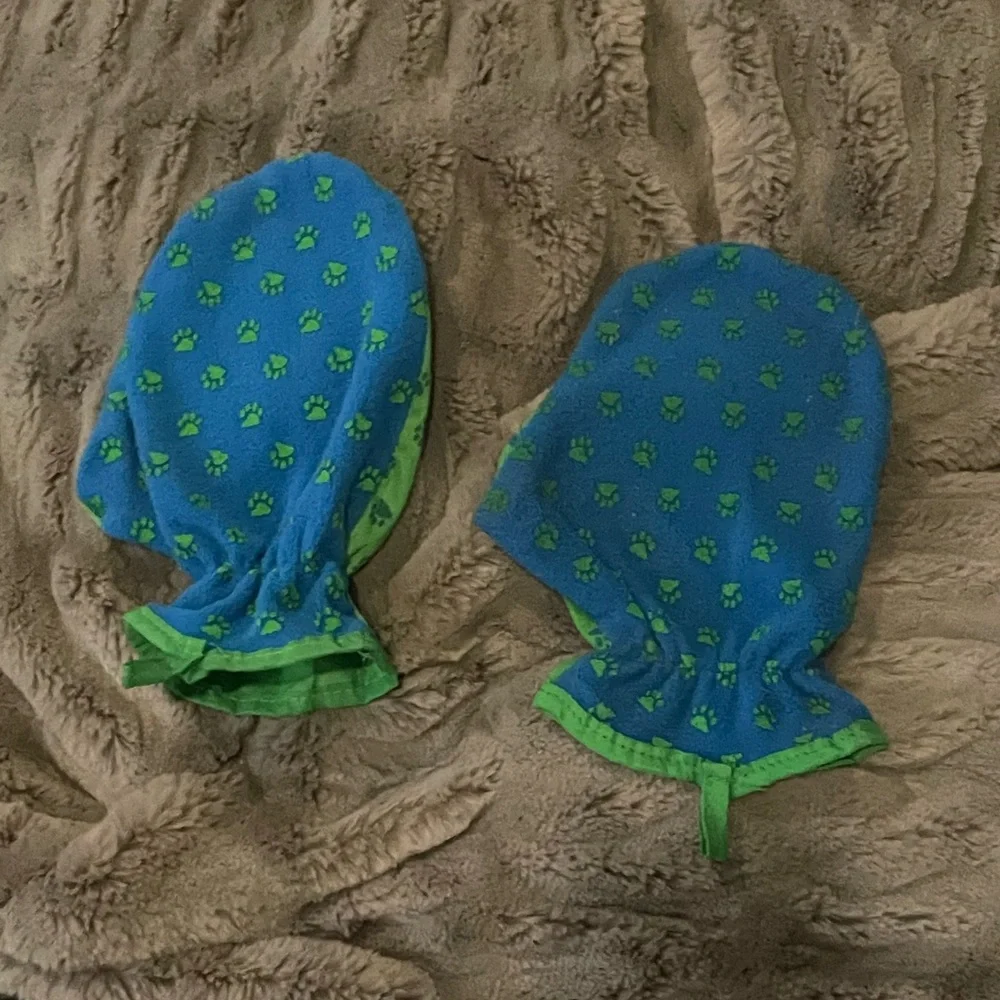 NWOT Petco blue & green pet glove brushes